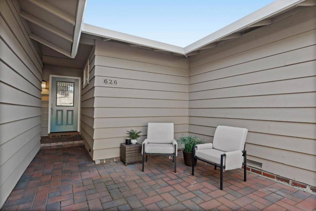 Foster City, CA 94404,626 Harvester DR