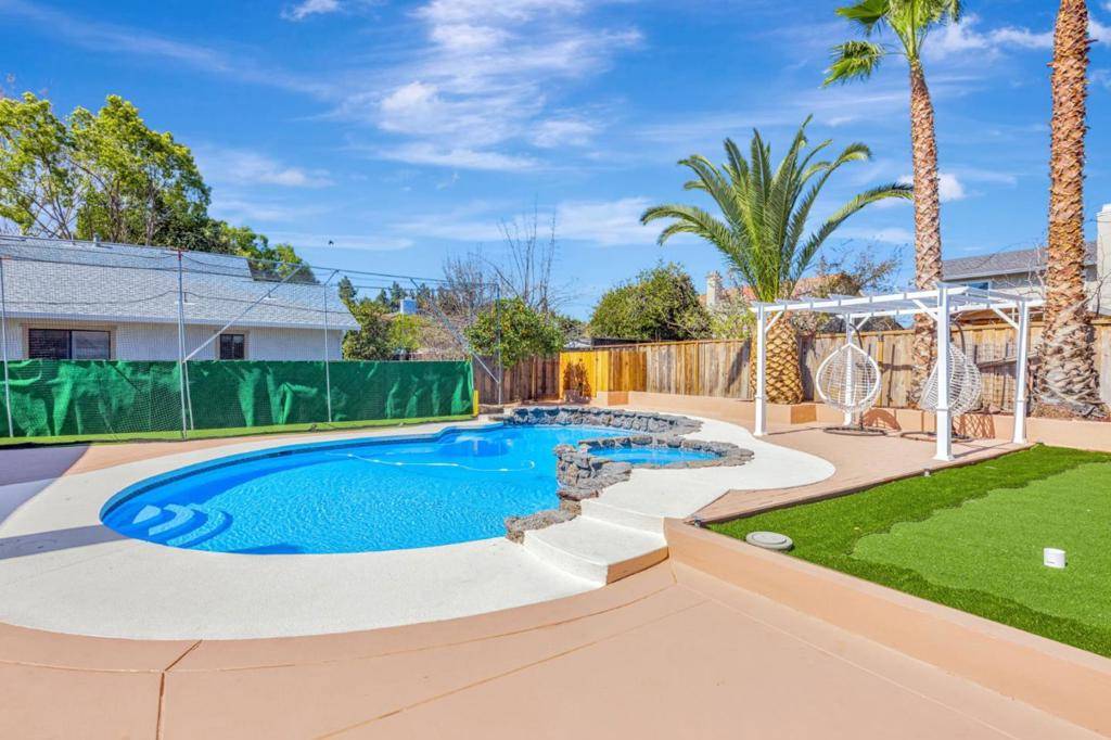 Fremont, CA 94536,1513 Shinn CT