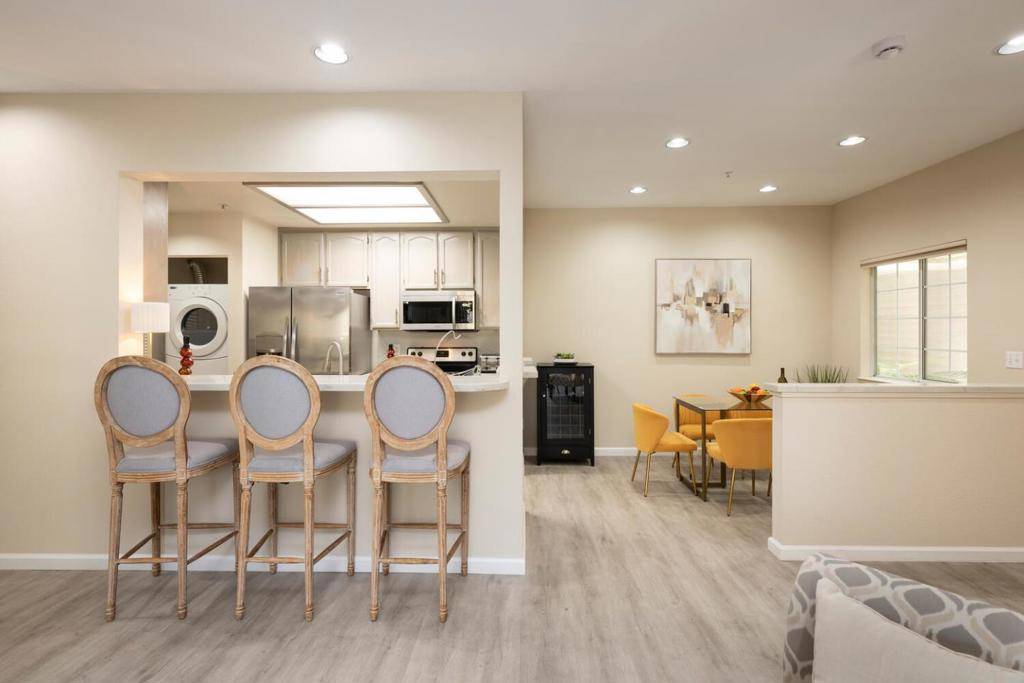 Redwood City, CA 94065,2006 Hastings Shore LN