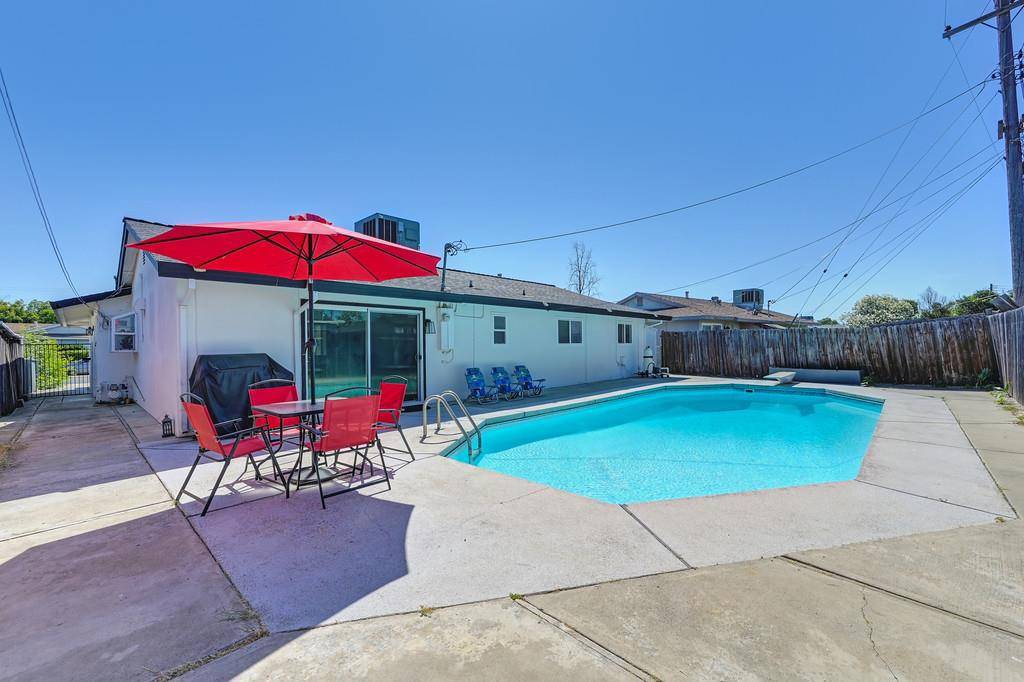 7044 Linwood WAY, Sacramento, CA 95828