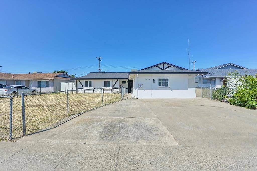 Sacramento, CA 95828,7044 Linwood WAY