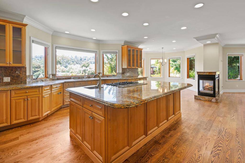 Redwood City, CA 94062,436 Summit DR
