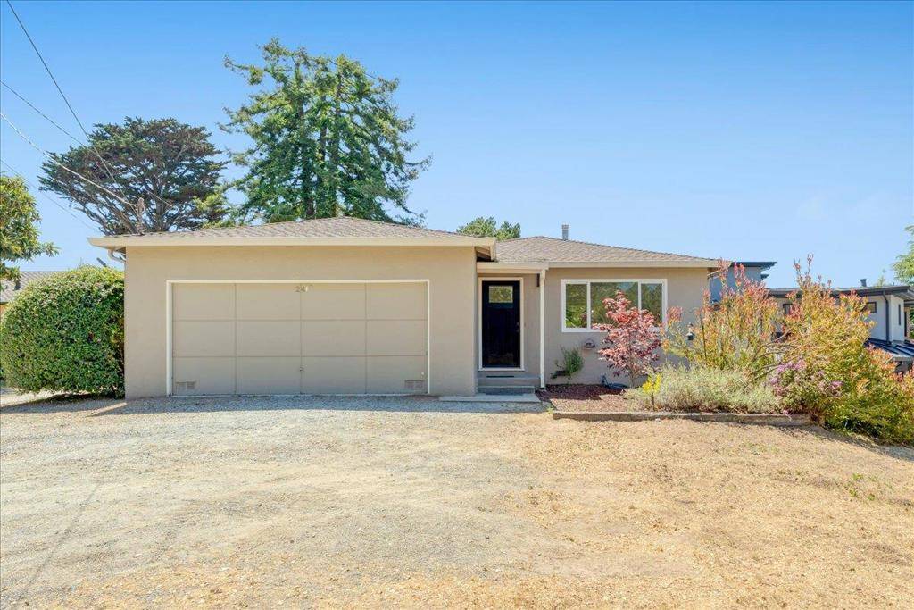 24 Robak DR, La Selva Beach, CA 95076