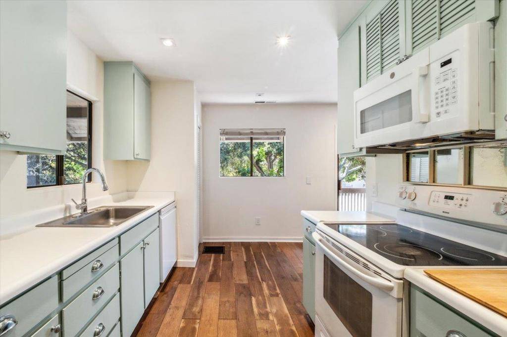 Carmel, CA 93923,9500 Center ST #1