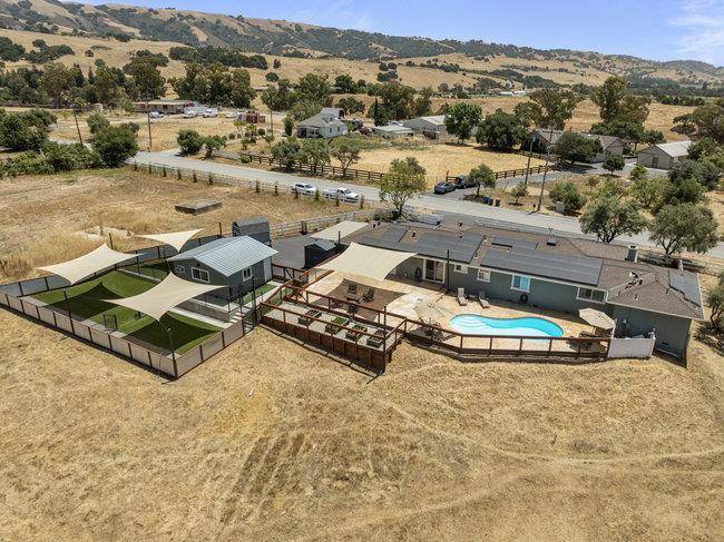 2985 Roop RD, Gilroy, CA 95020