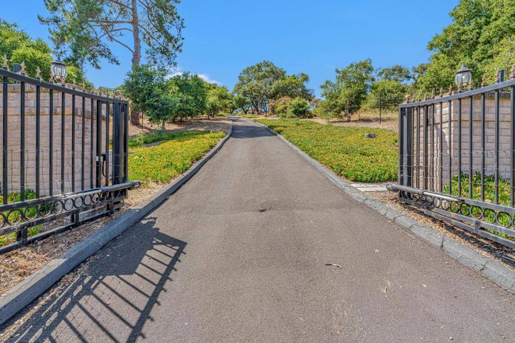 Salinas, CA 93907,19225 Reavis WAY