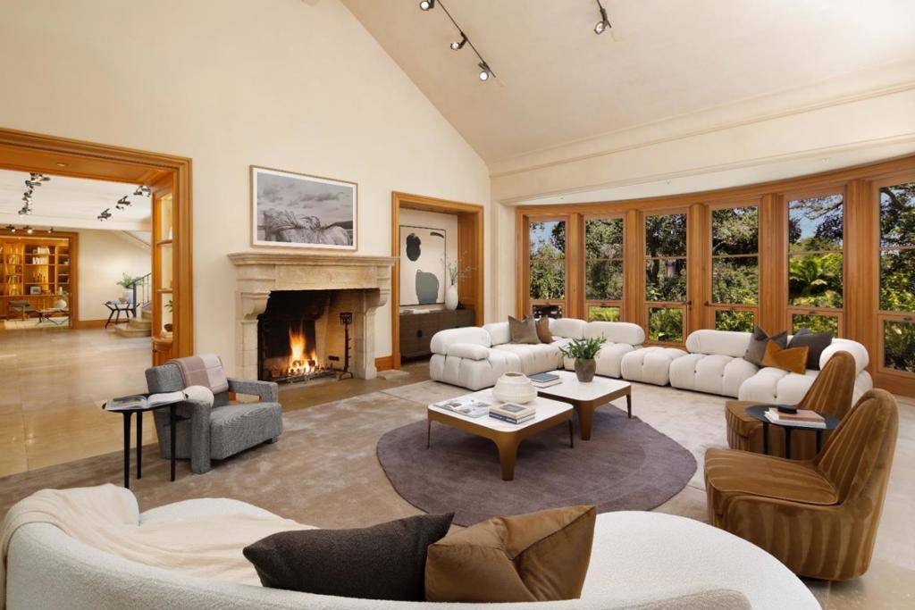 Woodside, CA 94062,211 Winding WAY