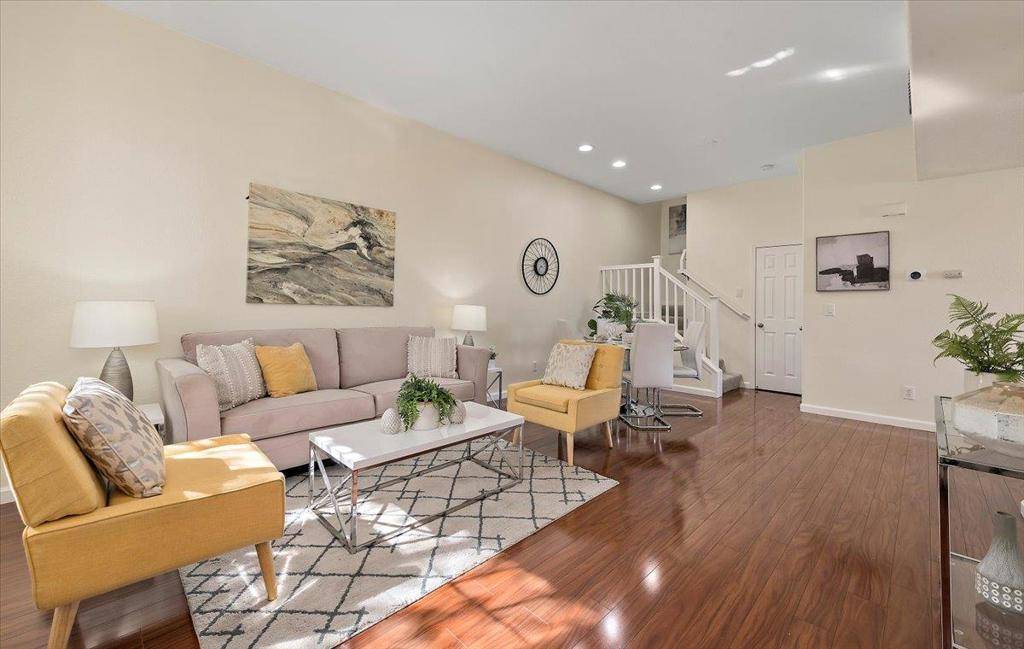 Milpitas, CA 95035,896 Towne DR