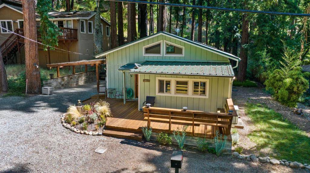 1018 Rambling RD, Boulder Creek, CA 95006