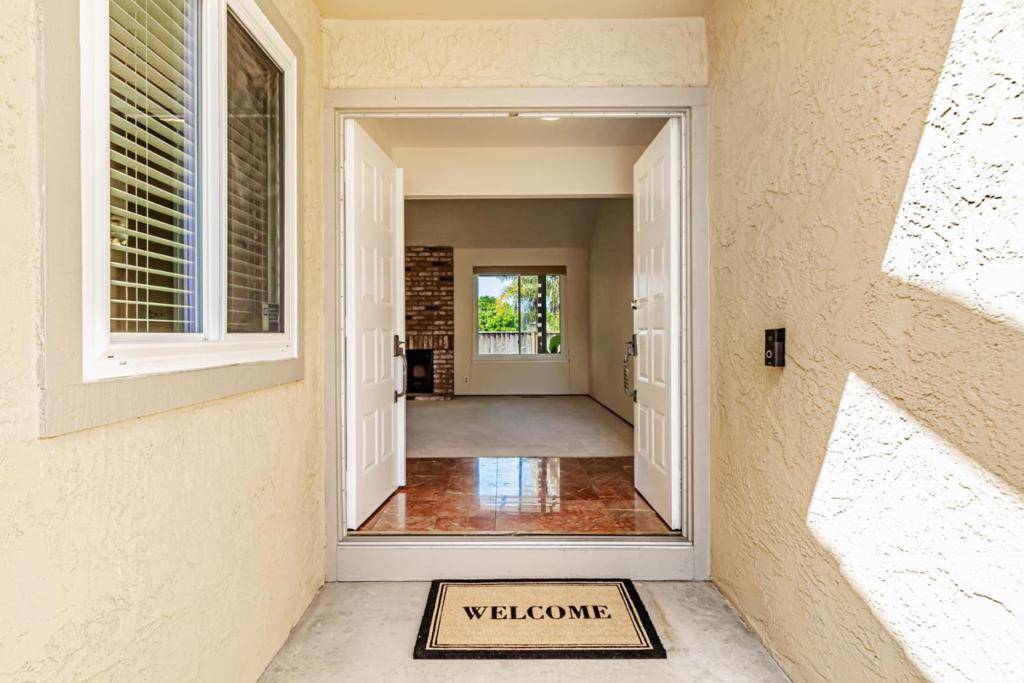 San Jose, CA 95148,3296 Flintdale DR