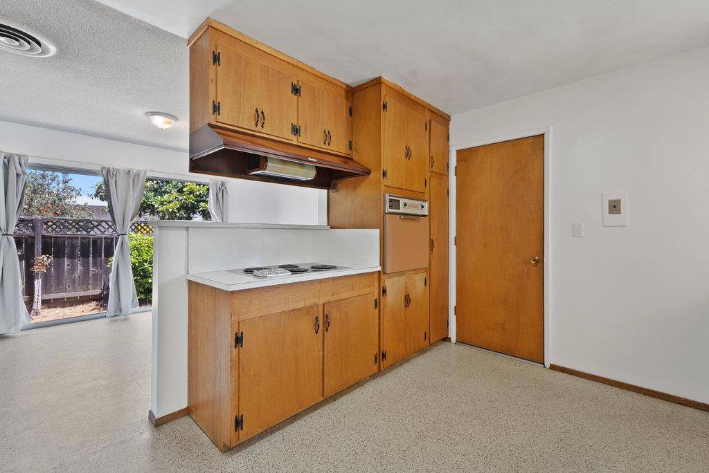 Santa Cruz, CA 95062,2107 Chanticleer AVE