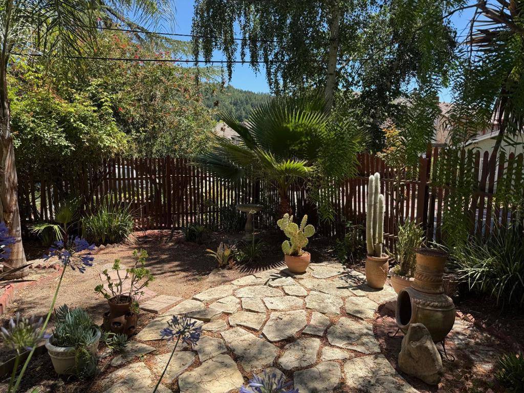 Scotts Valley, CA 95066,40 Cathy LN