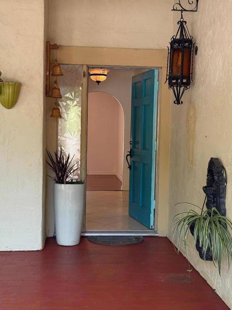 Scotts Valley, CA 95066,40 Cathy LN
