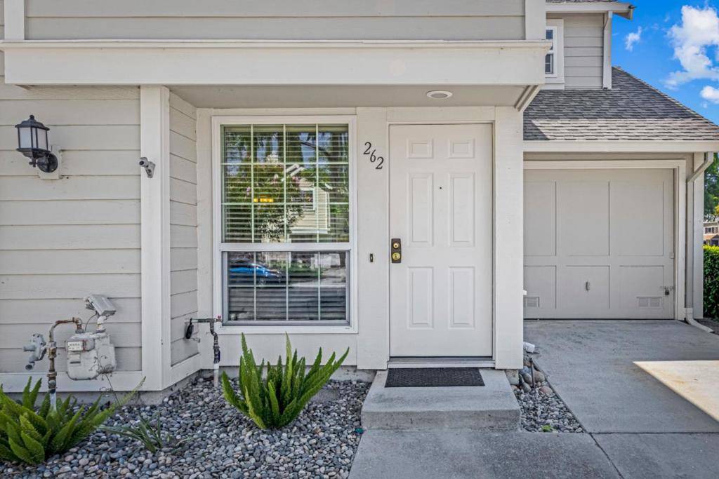 San Jose, CA 95123,262 Banana Grove LN