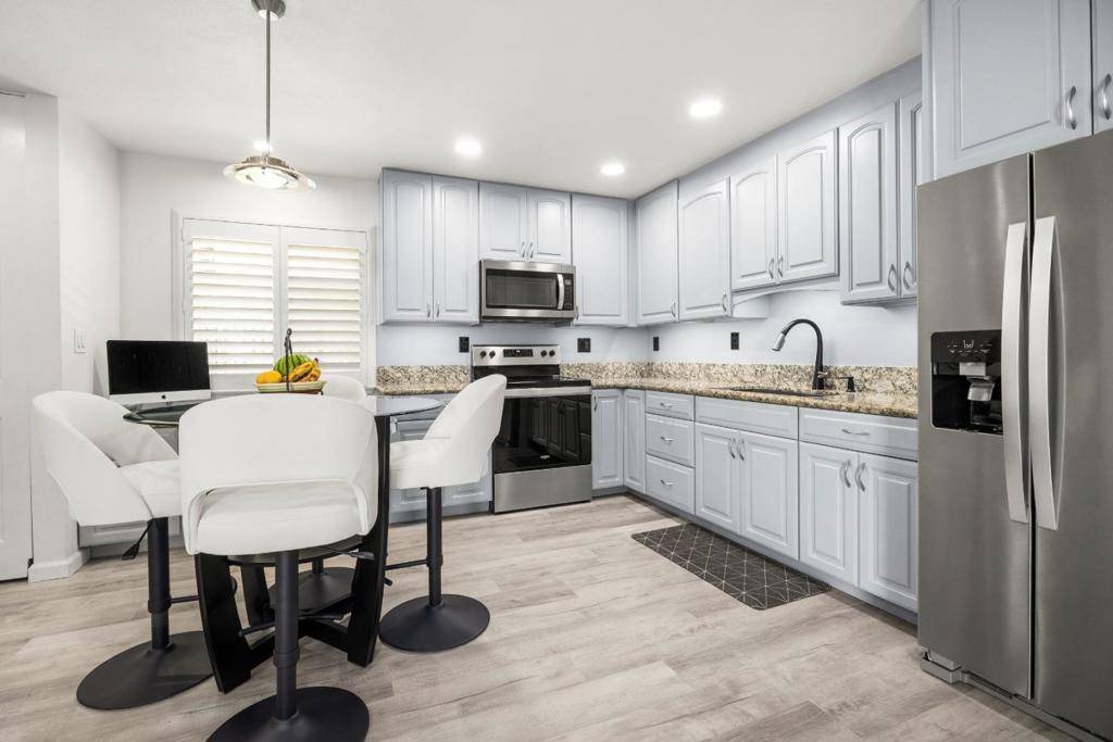 Capitola, CA 95010,825 Balboa AVE #102