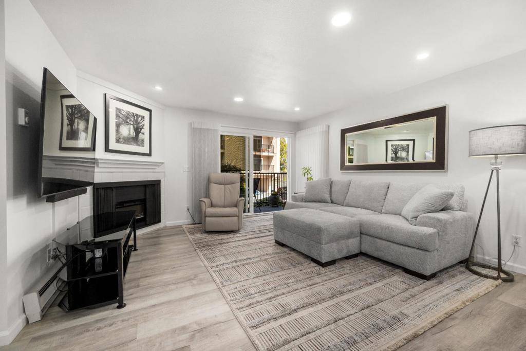 Capitola, CA 95010,825 Balboa AVE #102