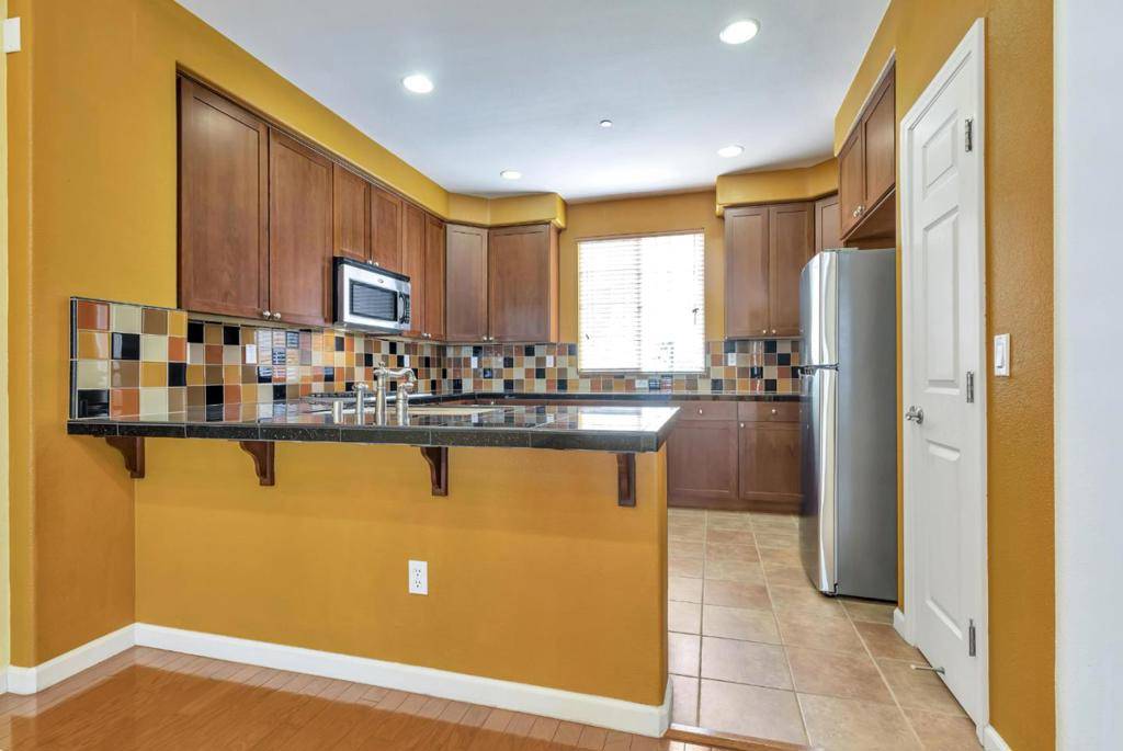 Sunnyvale, CA 94086,484 Valley Oak TER