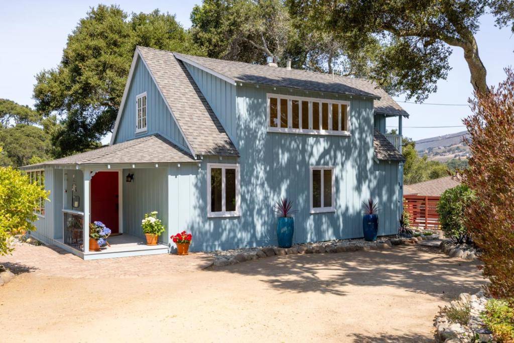 18 Upper CIR, Carmel Valley, CA 93924