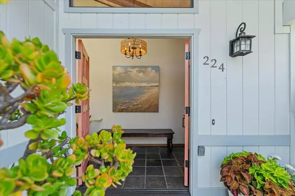 Santa Cruz, CA 95062,224 Pilkington AVE