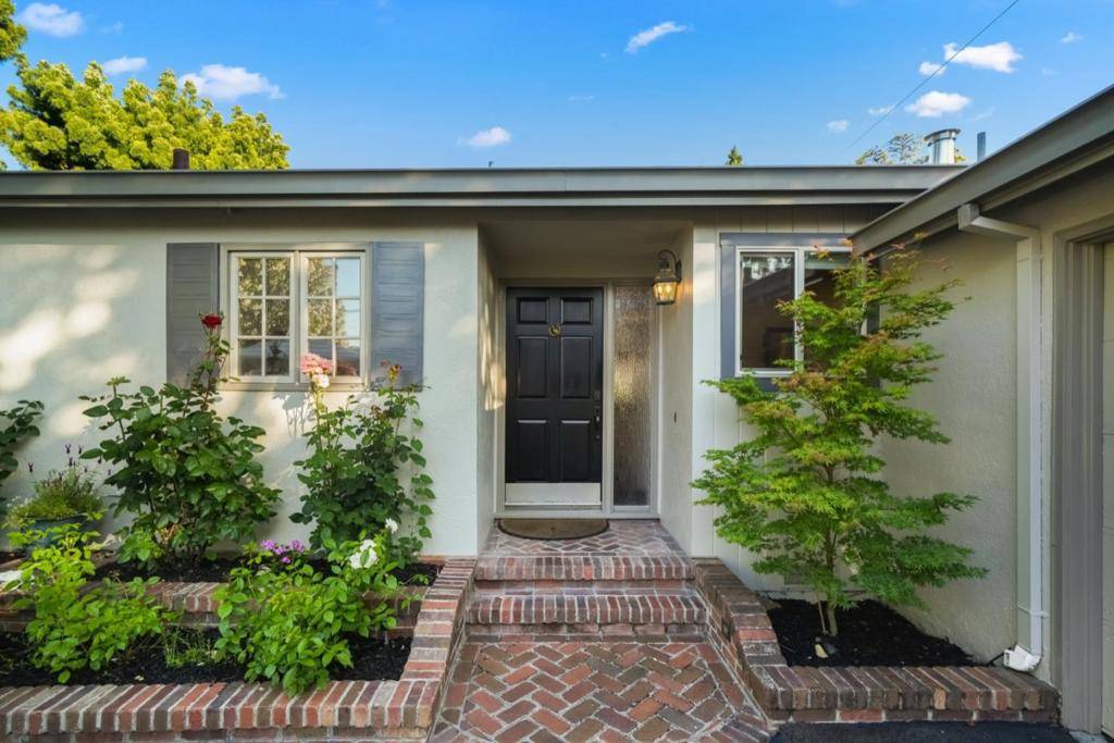 Redwood City, CA 94062,3037 Hopkins AVE
