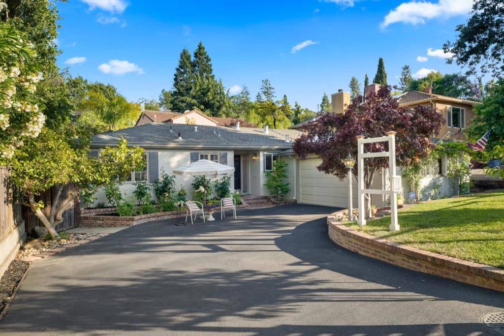 Redwood City, CA 94062,3037 Hopkins AVE
