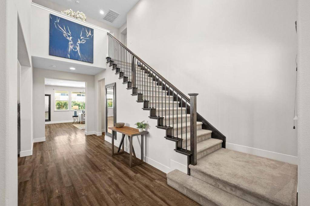 Gilroy, CA 95020,9850 Bobcat CT
