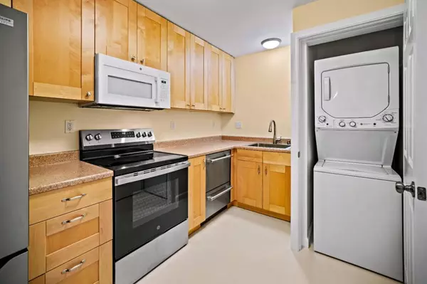 Monterey, CA 93940,820 Casanova AVE #75