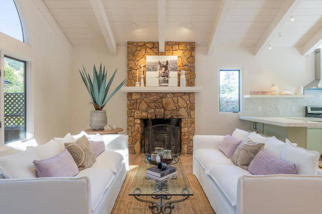 Carmel Valley, CA 93924,77 Paso Hondo #A