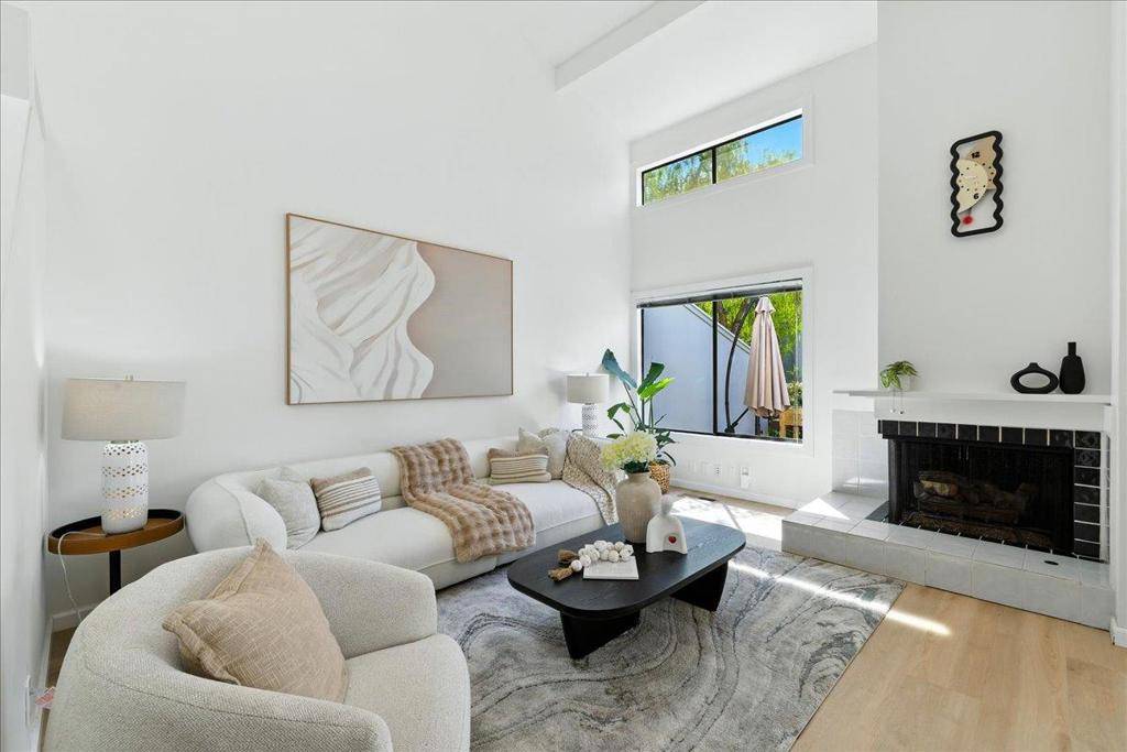 San Mateo, CA 94403,3383 Los Prados ST