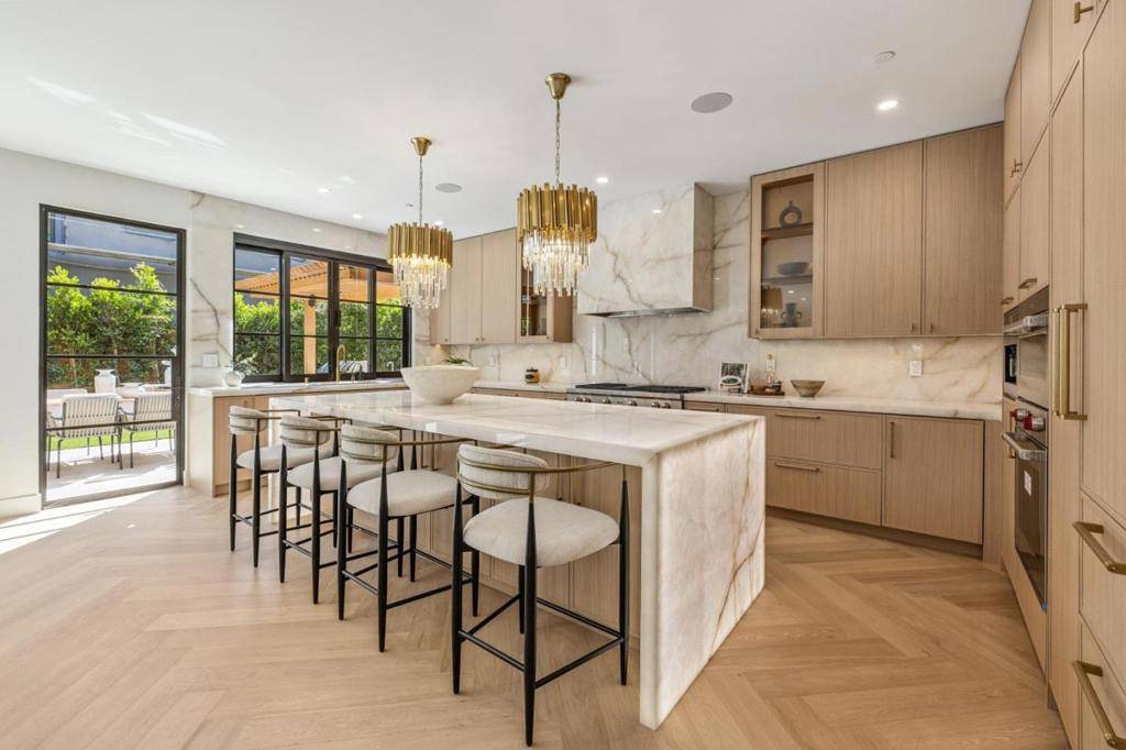 Palo Alto, CA 94301,265 Coleridge Ave