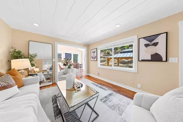 Cupertino, CA 95014,22304 Regnart RD