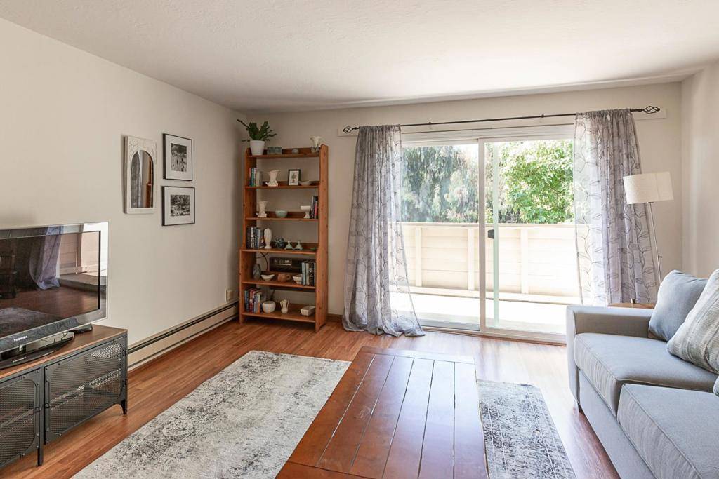Mountain View, CA 94040,1033 Crestview DR #308