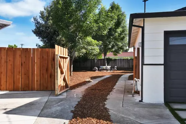 Newark, CA 94560,6048 Madelaine DR