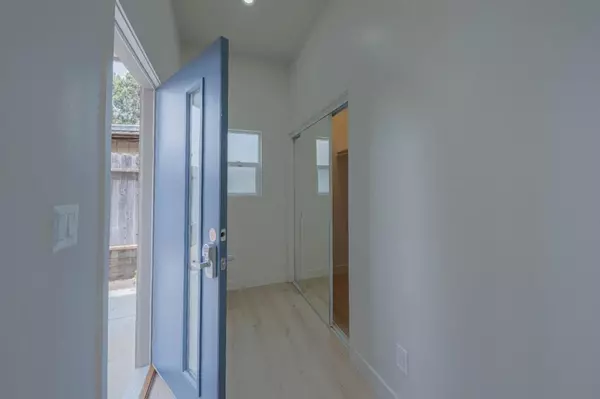 Seaside, CA 93955,987 Harcourt AVE #D