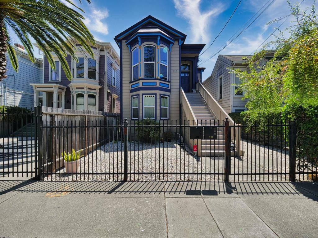916 Center ST, Oakland, CA 94607