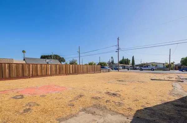 Greenfield, CA 93927,704 Oak AVE