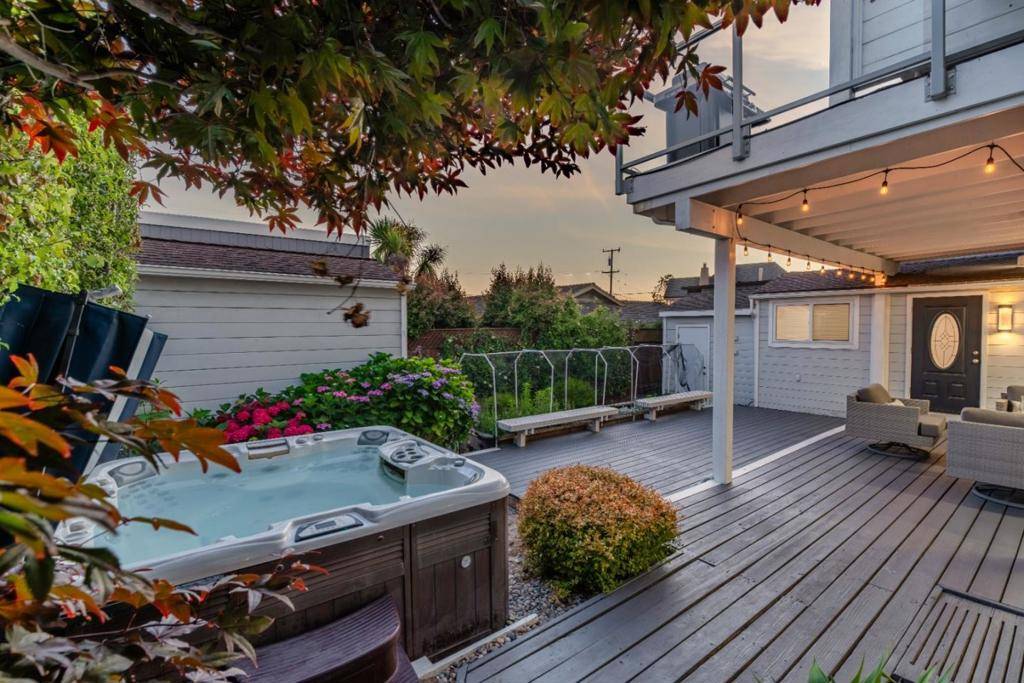 Aptos, CA 95003,129 Santa Cruz AVE