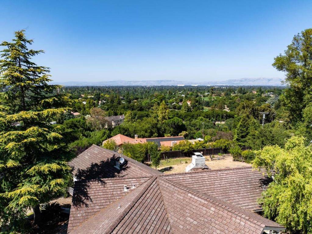 11552 Hillpark LN, Los Altos, CA 94024