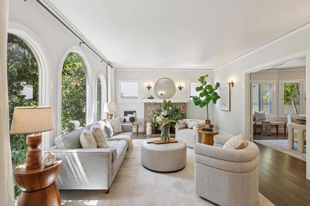 Burlingame, CA 94010,2404 Hillside DR