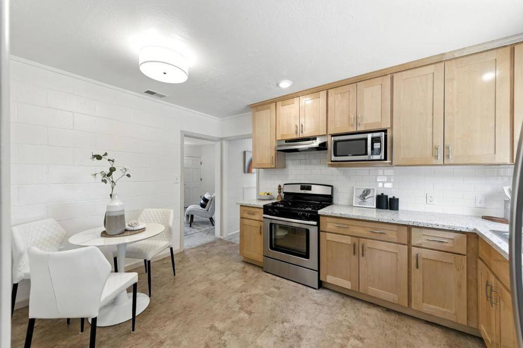 San Carlos, CA 94070,1043 Northwood DR