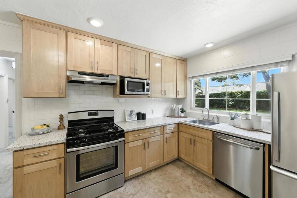 San Carlos, CA 94070,1043 Northwood DR