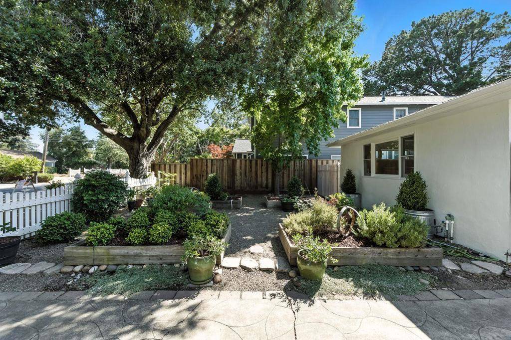 Redwood City, CA 94061,1422 W Selby LN