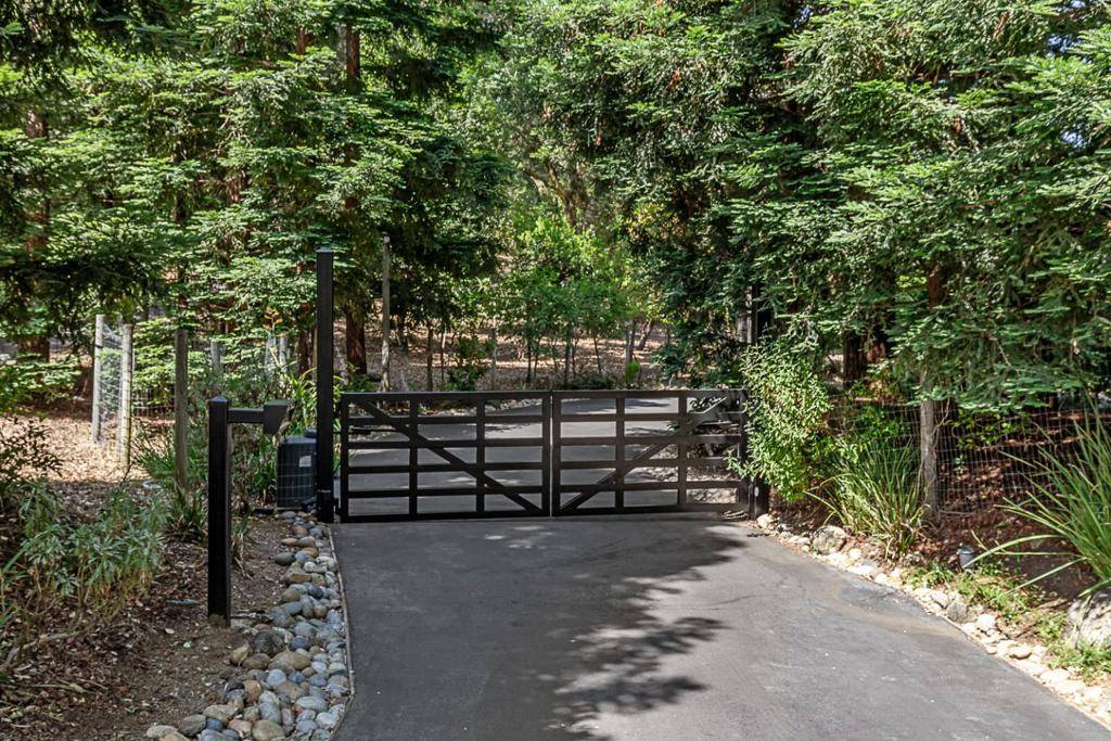 Portola Valley, CA 94028,3 Oak Forest CT