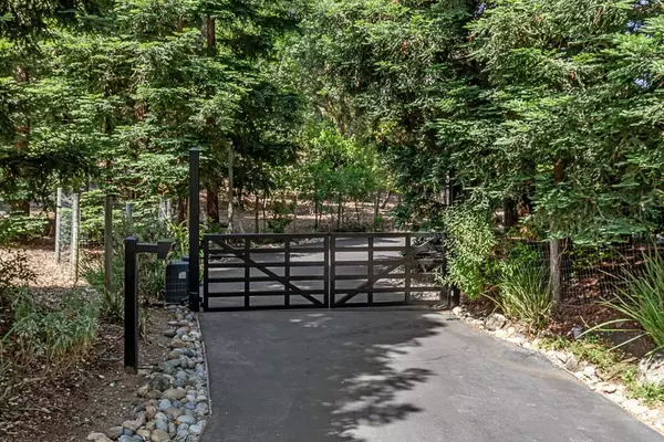 Portola Valley, CA 94028,3 Oak Forest CT