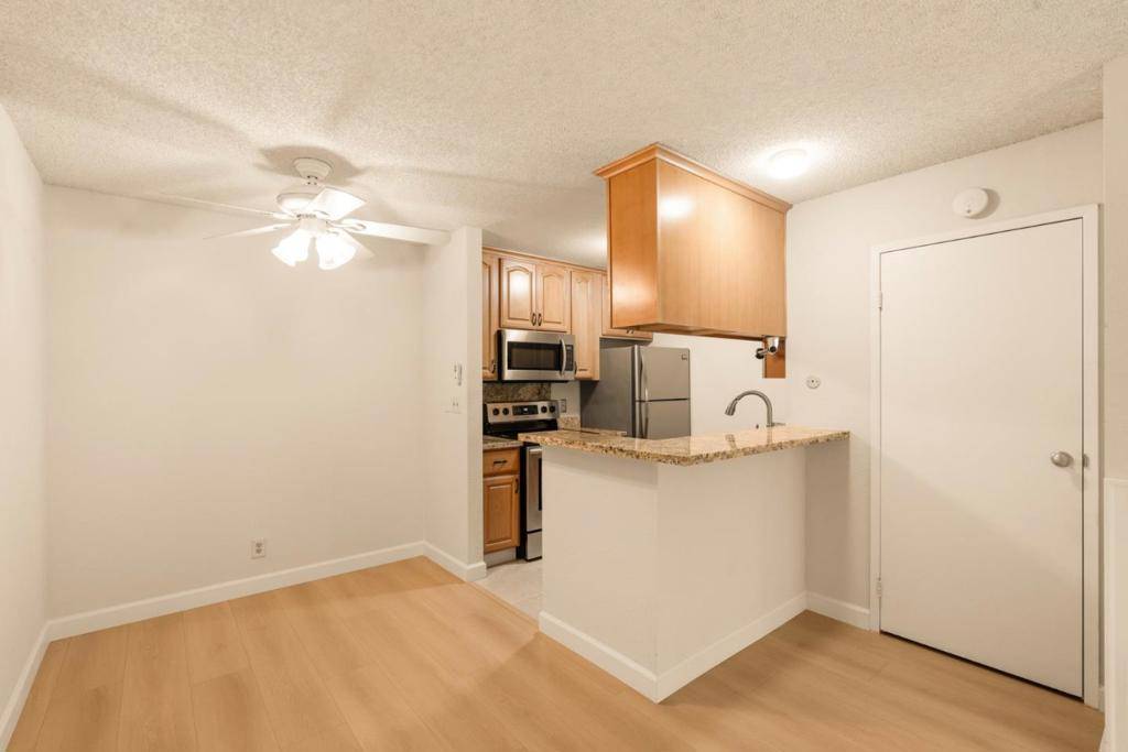 Daly City, CA 94015,385 Mandarin DR #11