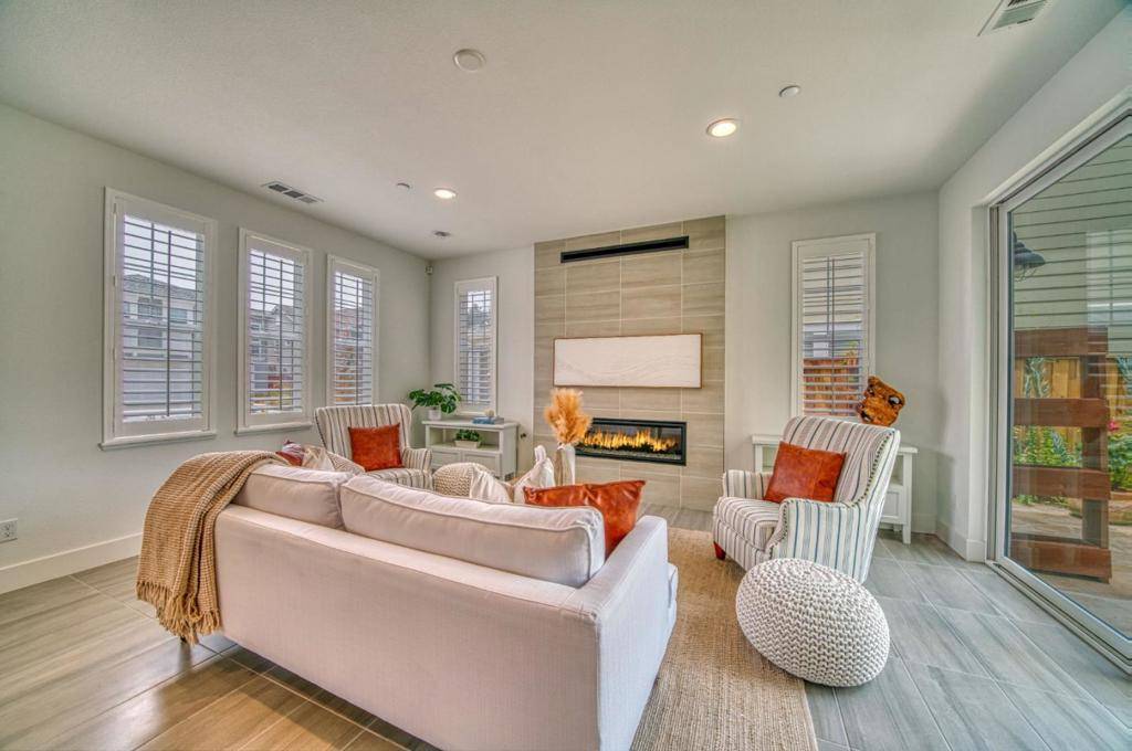 Marina, CA 93933,267 Sandy Gulch DR