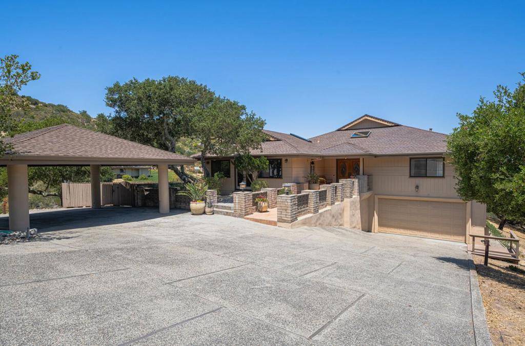 15847 Pleasant Valley LN, Salinas, CA 93908