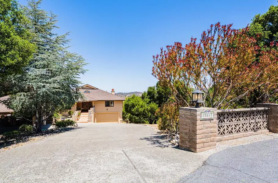 15847 Pleasant Valley LN, Salinas, CA 93908