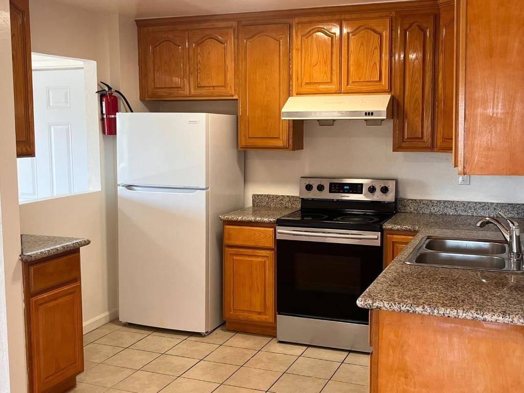 Cupertino, CA 95014,10162 Beardon DR #4