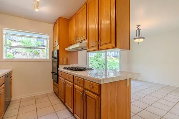 Pacifica, CA 94044,22 Tioga WAY
